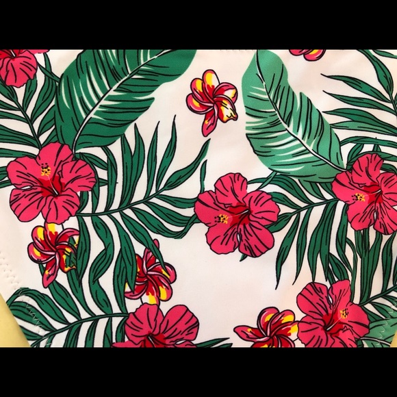 Hawaiian Print Bikini - Picture 3 of 4